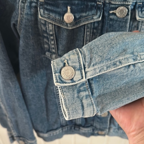 Like New! H&M Two-Tone Blue Denim Jacket sz 10 - Picture 8 of 8